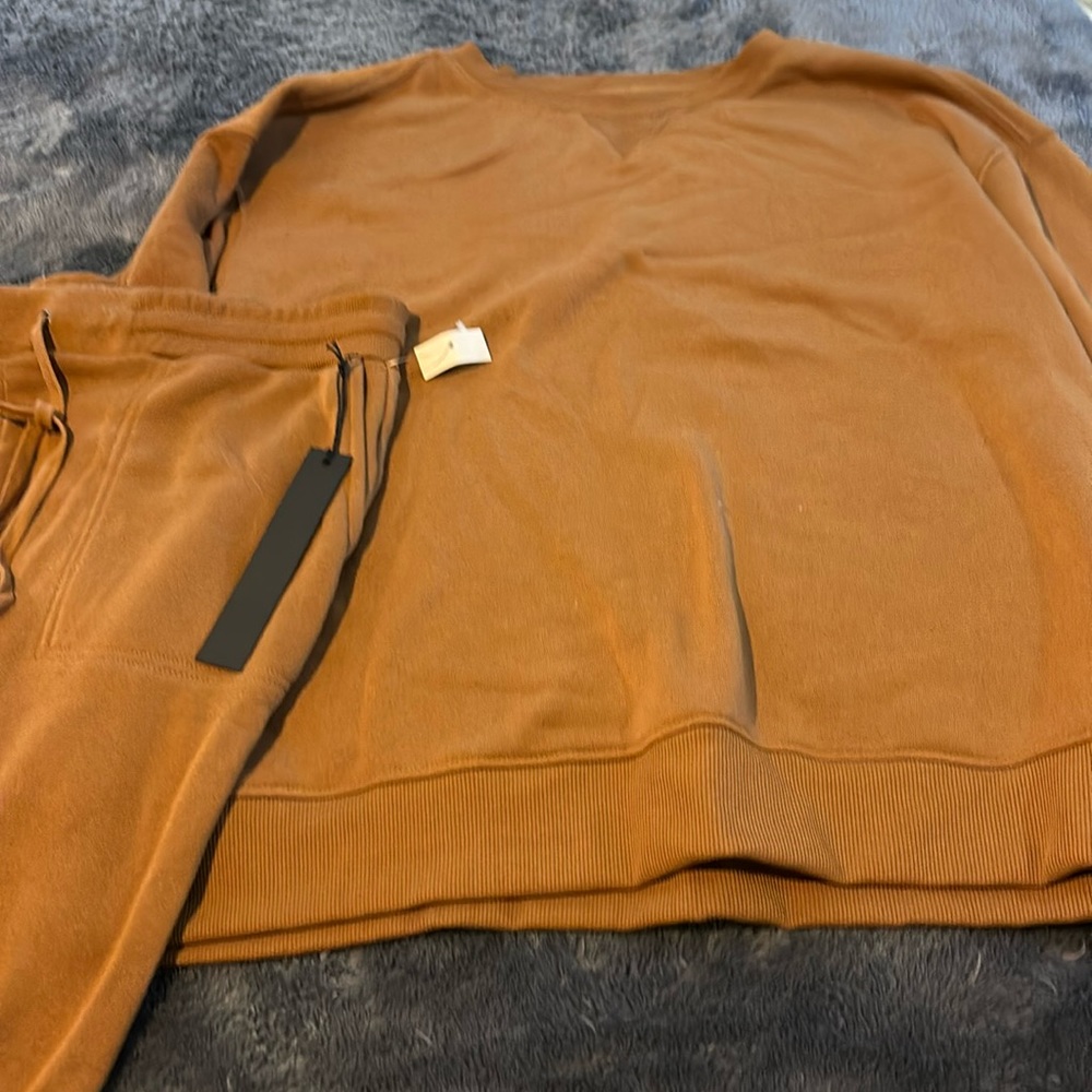 New with tags loungewear/sweatsuit